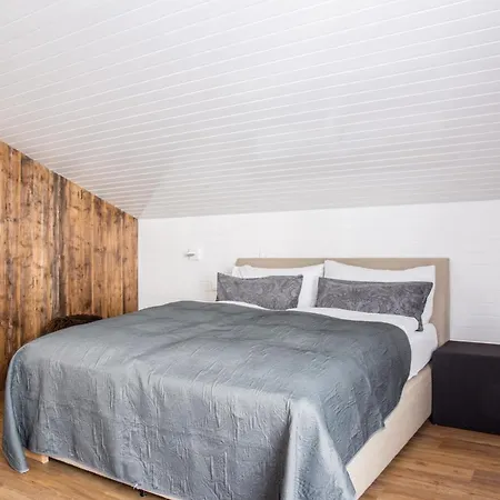 Josianne Chalet