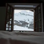 Josianne Chalet *
