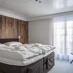 Josianne Chalet